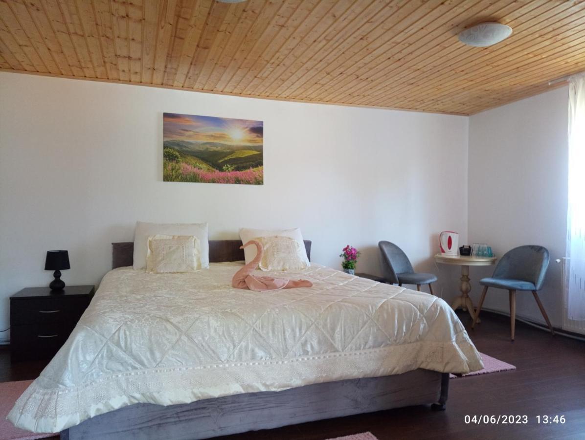 Casa Soveja Rucareni Guest House Ngoại thất bức ảnh